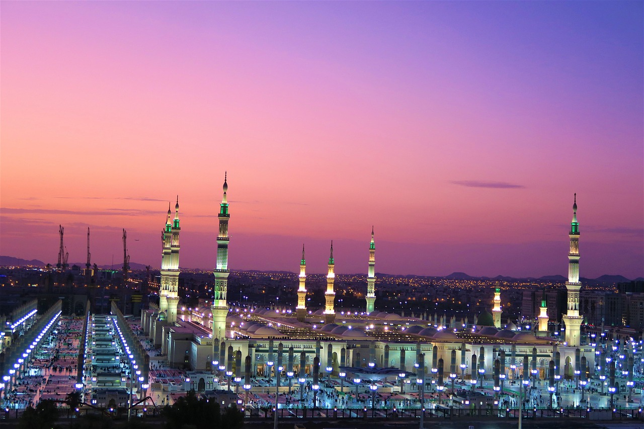Masjid Nabawi dengan kubah hijau yang indah